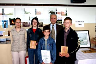 U�enici na�e �kole sudionici natje�aja s ravnateljem Ivanom Maturancem.