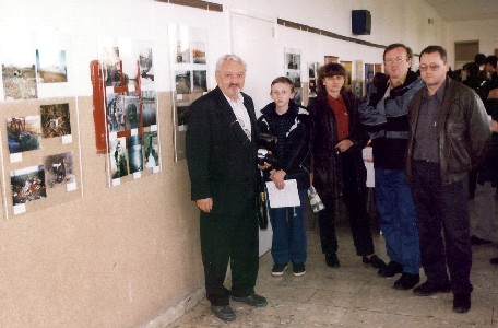 Predstavnici na�e �kole na izlo�bi: Franjo Bartoli�, Ivan Jagi�, Nada i Stjepan Jagi� i Vlado Halusek.