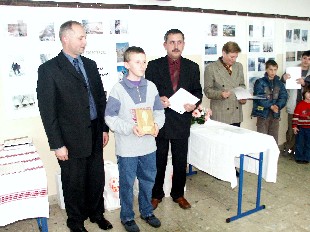 Ravnatelj osnovne �kole Ferdinandovac Slavko Ken�eli�, pokrovitelj iz Zagreb-inspekta i Ivan Jagi�